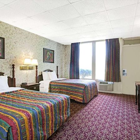 Days Inn By Wyndham Parsippany Eksteriør billede