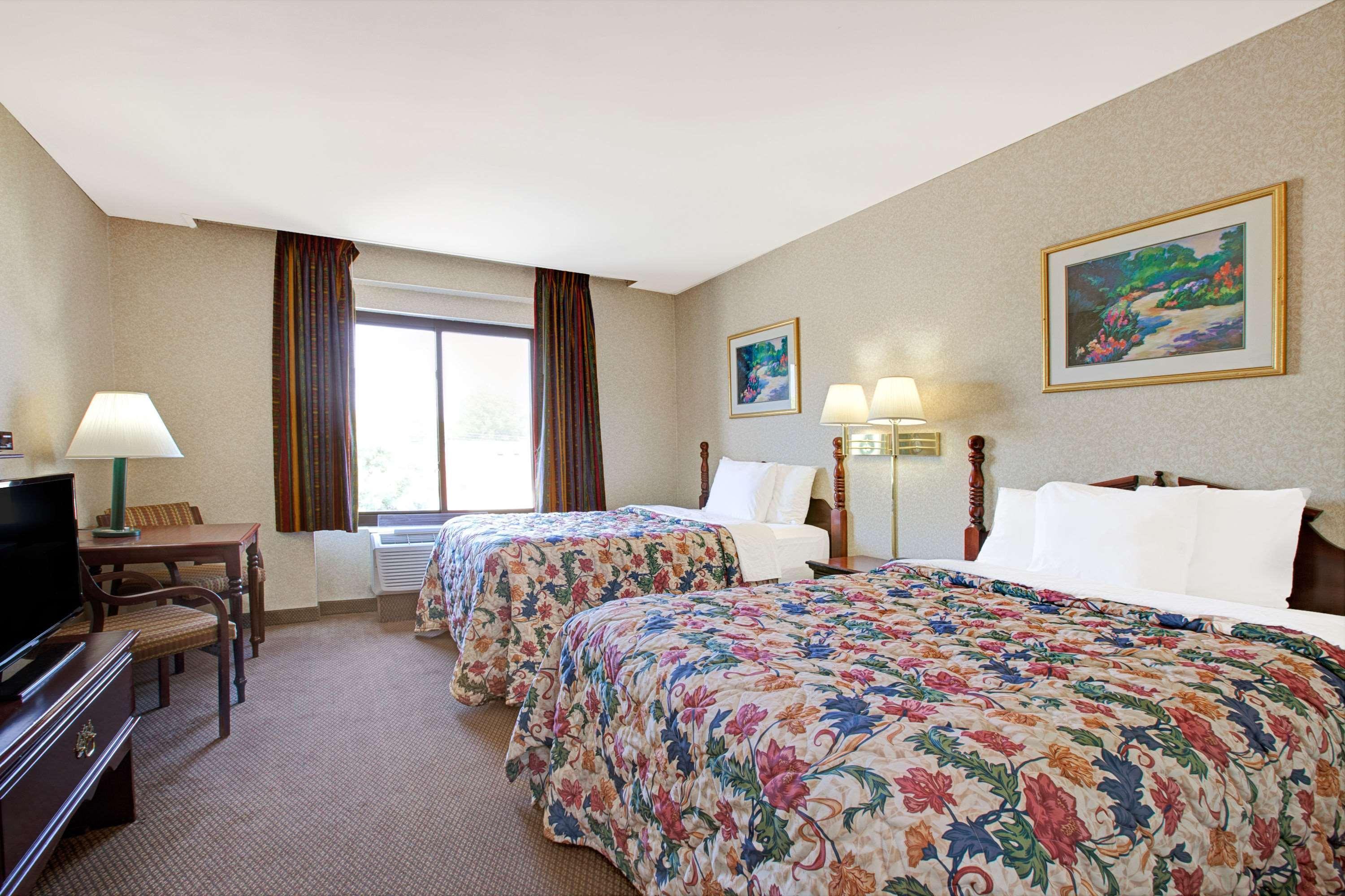 Days Inn By Wyndham Parsippany Eksteriør billede