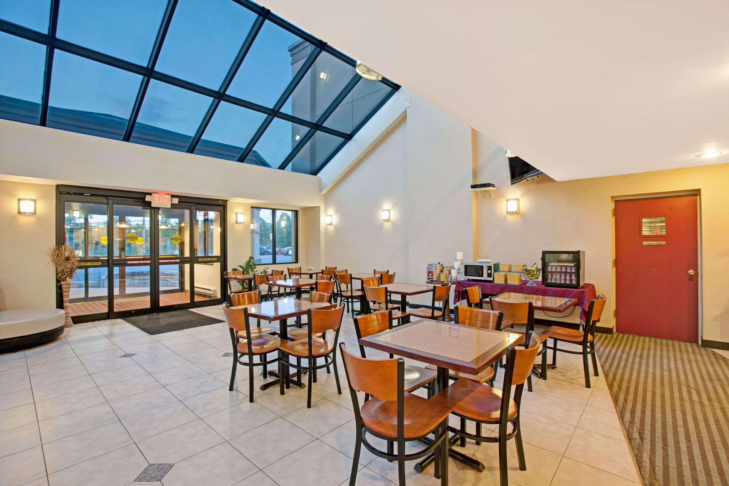 Days Inn By Wyndham Parsippany Eksteriør billede