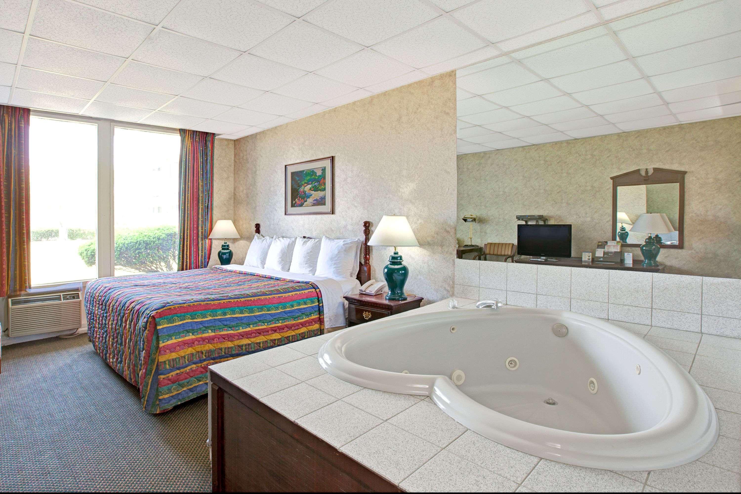 Days Inn By Wyndham Parsippany Eksteriør billede