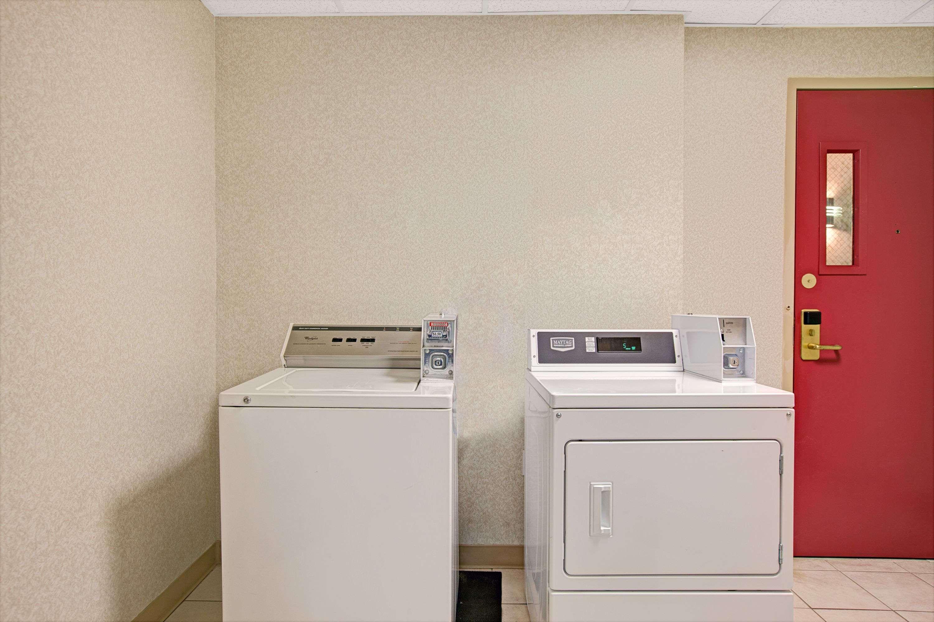 Days Inn By Wyndham Parsippany Eksteriør billede