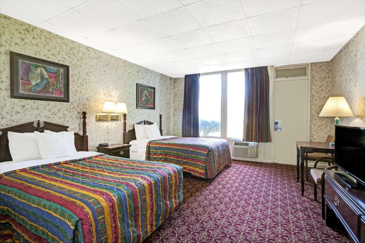 Days Inn By Wyndham Parsippany Eksteriør billede